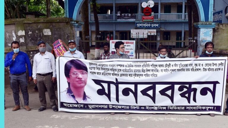 মুরাদনগরে সাংবাদিক শরিফুলের উপর হামলার প্রতিবাদে মানববন্ধন ও বিক্ষোভ 1 Untitled design 20250530 231848 0000
