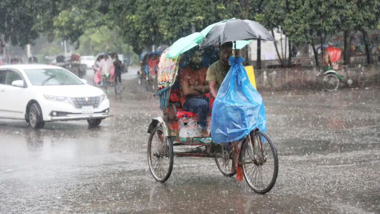 ঢাকায় আজও হালকা বৃষ্টির সম্ভাবনা, তাপমাত্রা বাড়তে পারে ২ ডিগ্রি পর্যন্ত 1 rain file pic