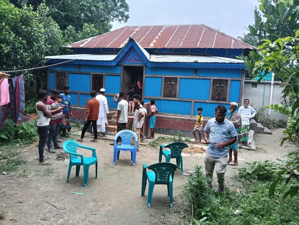 মুরাদনগরে পুলিশ-সাংবাদিকদের জেরায় ভেঙে পড়েছেন ধর্ষিত নারী : উঠে এলো মামলা তোলার ইঙ্গিত
