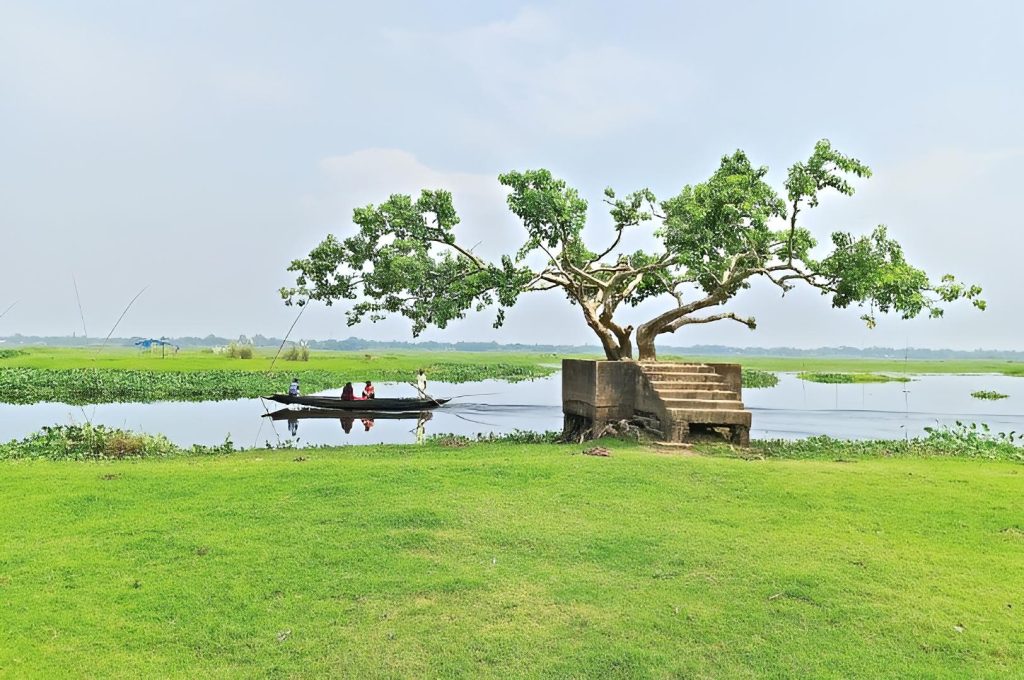 হাঁকডাকহীন স্মৃতি : বুড়ি নদীর পাড়ে নিঃশব্দ মুরাদনগরের সিদ্ধিগঞ্জ বাজার