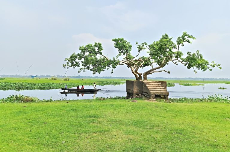 হাঁকডাকহীন স্মৃতি : বুড়ি নদীর পাড়ে নিঃশব্দ মুরাদনগরের সিদ্ধিগঞ্জ বাজার 1 1750229580349