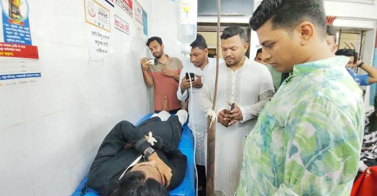 লক্ষ্মীপুরে বৈষম্যবিরোধী ছাত্র আন্দোলনের ১০ জনকে গণধোলাই, হাসপাতালেই পিটুনি