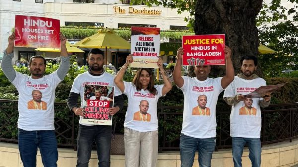 লন্ডনে দ্য ডোরচেস্টার হোটেল ঘেরাও: ‘চিন্ময় কৃষ্ণ দাস মুক্তি’ দাবিতে প্রধান উপদেষ্টার সফরে তোপ প্রবাসীদের