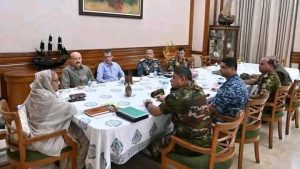 ৫ আগস্ট হামলার আগে সেনাপ্রধান ও পুলিশ প্রধানের সঙ্গে শেখ হাসিনার নিরাপত্তা নিয়ে সরাসরি আলোচনা হয়েছিল বলে জানিয়েছেন স্বরাষ্ট্রমন্ত্রী আসাদুজ্জামান খান কামাল।