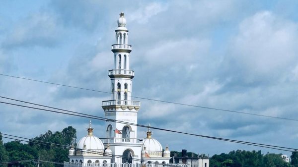 ঢাকা-মাওয়া এক্সপ্রেসওয়ের হৃদয়ছোঁয়া সৌন্দর্য: স্থাপত্য ও তাওহিদের সম্মিলনে ‘আল মদিনা জামে মসজিদ’