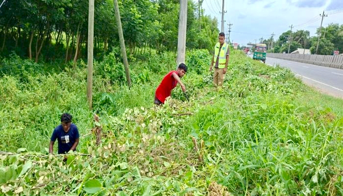কুমিল্লায় ঈদে ঝোপঝাড় পরিষ্কার ও টহল জোরদার