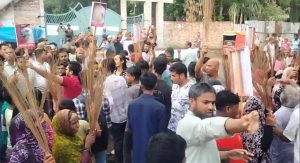 বোচাগঞ্জ ওসি অপসারণ দাবি’ 