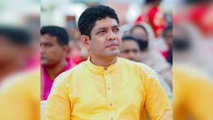 ডিসির অন্তরঙ্গ ভিডিও কেলেঙ্কারি: একা থাকতেন সরকারি বাসভবনে, পরিবার ঢাকায় 2 ডিসির অন্তরঙ্গ ভিডিও কেলেঙ্কারি ঘিরে বিতর্ক, শরীয়তপুরে প্রশাসন অস্থির