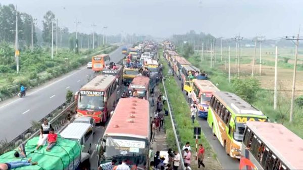 যমুনা সেতুর যানজট: আগে ২৫ কিমি এলাকায় ধীরগতি, চরম ভোগান্তি