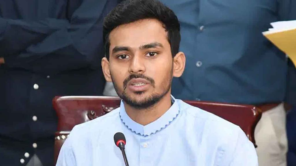 উপদেষ্টা আসিফের বাড়িতে ১২০০ বস্তা চাল মজুদের গুজব, আসল ঘটনা জানালেন তিনি নিজেই