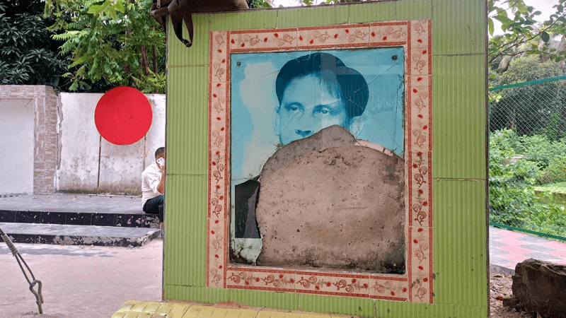 রফিকুল ইসলামের ম্যুরাল গুঁড়িয়ে দিল দুর্বৃত্তরা, ক্ষুব্ধ কুমিল্লাবাসী