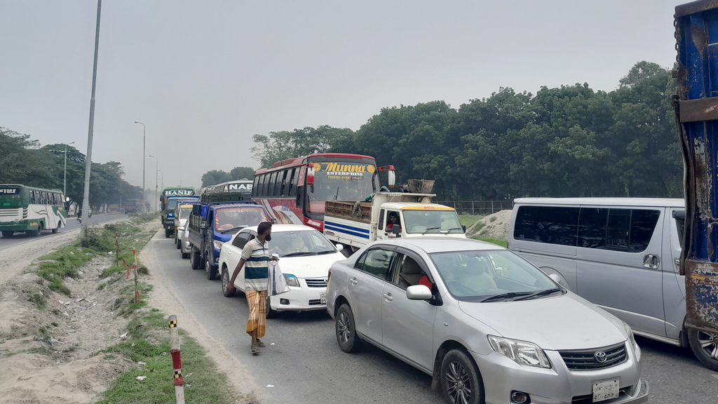 যমুনা সেতু যানজটে নাকাল ঈদফেরত যাত্রীরা, ১৫ গাড়ি বিকল হয়ে বিপর্যয়