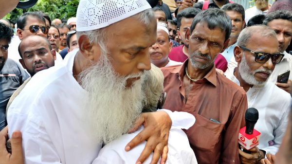 ধর্ষিতার বাড়িতে কায়কোবাদ : পুলিশ ও শিশু উপদেষ্টার চক্রান্তে গায়েব ভুক্তভোগীর পরিবার!