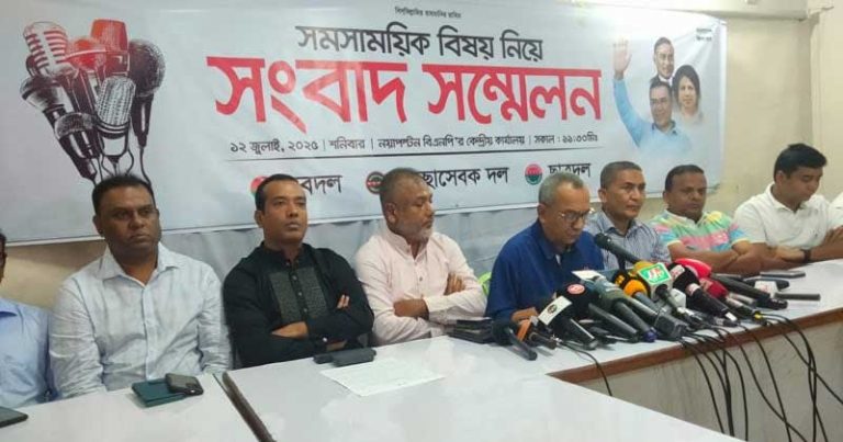 প্রশাসনকে নিষ্ক্রিয় রেখে দেশে অরাজক পরিস্থিতি রাখতে চাচ্ছে সরকার: বিএনপি 1 Ajker kotha