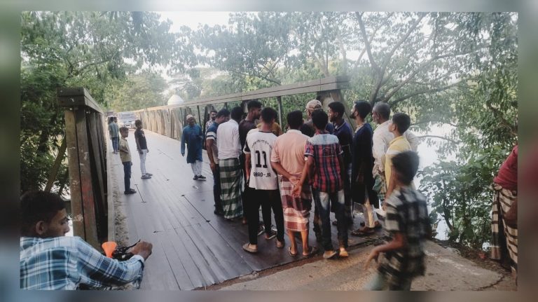 দেবীদ্বারে ঝুঁকিপূর্ণ কালিকাপুর সেতু: মরণফাঁদে চলছে শত শত যানবাহন ও হাজারো মানুষের জীবন 1 IMG 20250713 WA0009