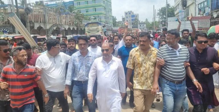 দেবীদ্বারে রেজভী গ্রুপের বিক্ষোভে মহাসড়ক অবরোধ, অপপ্রচার বন্ধের দাবিতে উত্তাল বিএনপি 1 IMG 20250716 WA0004