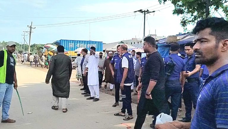 মুরাদনগরে দুই গ্রুপের সংঘর্ষে উত্তপ্ত পরিস্থিতি, সেনা মোতায়েন 1 MURADNAGAR COMPANIGONJ