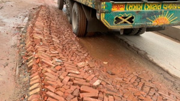 কুমিল্লা-সিলেট আঞ্চলিক মহাসড়ক সংস্কার ২০২৫: আড়াই কোটি টাকার কাজ শেষ হওয়ার আগেই উঠে যাচ্ছে সলিং