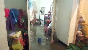 ফেনীতে বাঁধ ভাঙন: ১৪ স্থানে নদী তীরধস, ৩০ গ্রামের মানুষ পানিবন্দী 1 ফেনীতে বাঁধে ধস পড়ায় মুহুরী নদীর পানি বৃদ্ধি