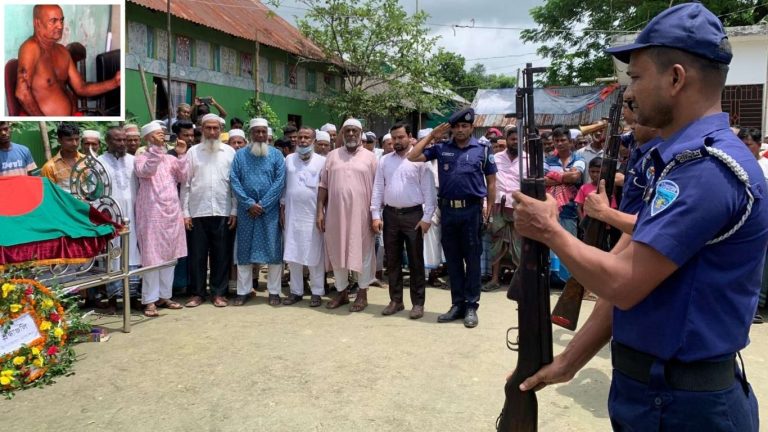 যুদ্ধের মাঠে যেমন ছিলেন নির্ভীক, জীবনভর ছিলেন খালি গায়ে—আলফু ফকিরকে রাষ্ট্রীয় মর্যাদায় বিদায় 1 যুদ্ধাহত বীর মুক্তিযোদ্ধা