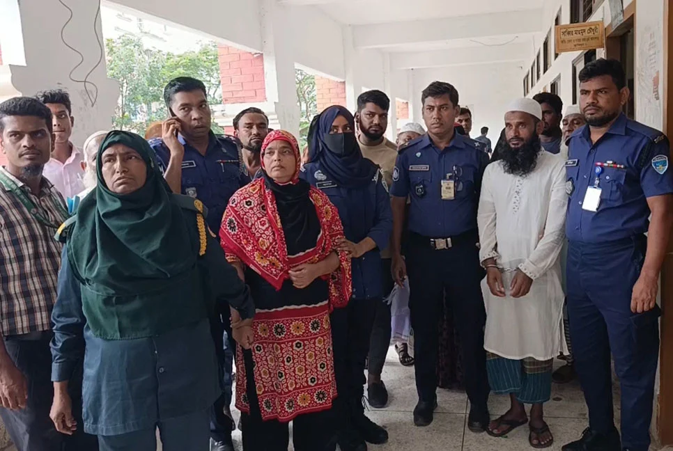 কুমিল্লায় শিশুহত্যার রায়: একজনের মৃত্যুদণ্ড, আরেকজনের যাবজ্জীবন 1 কুমিল্লায় শিশুহত্যার রায়: একজনের মৃত্যুদণ্ড, আরেকজনের যাবজ্জীবন