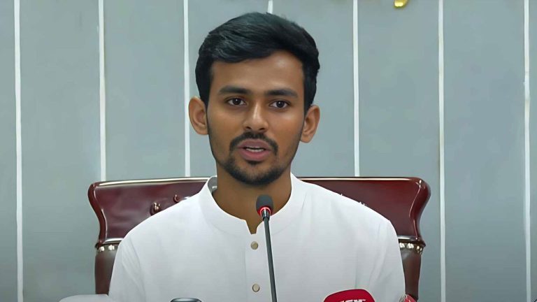 মাইক দিয়ে রাষ্ট্র বদলানো যায়, ফাইল দিয়ে নয়—আসিফ মাহমুদের ২,৪০০ কোটি টাকার স্বপ্নে কমিশনের ‘না’ 1 হাঁসের মাংস খেতে ওয়েস্টিনে আসিফ মাহমুদ