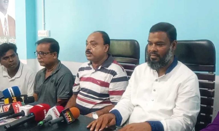 নাটোরে বিএনপির বয়কট: ক্রীড়া উপদেষ্টা আসিফের অনুষ্ঠানে প্রবেশে বাধা 1 নাটোরে বিএনপির বয়কট