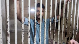 ধানমন্ডি ৩২ নম্বরে রিকশাচালক আজিজুর রহমান