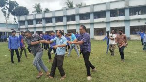 সাতক্ষীরায় শিক্ষককে মারধর করে বাজারে ঘোরালো বিএনপির নেতাকর্মীরা 2 বিএনপি ছাত্রদলের হামলা