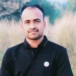 গোয়াইনঘাট বিজিবি সদস্য নিখোঁজ হওয়ার ঘটনা ঘটেছে সিলেটের পিয়াইন নদীতে। ভারতীয় চোরাইপণ্যবাহী নৌকা থামানোর চেষ্টাকালে ধাক্কায় বাংলাদেশ বর্ডার গার্ডের (বিজিবি) নৌকা ডুবে গেলে মাসুম বিল্লাহ নামে এক সিপাহি নিখোঁজ হন। শনিবার (৯ আগস্ট) বিকেল সাড়ে ৪টার দিকে গোয়াইনঘাটের সদর ও পশ্চিম জাফলং ইউনিয়নের মধ্যবর্তী পন্নগ্রাম ফেনাইকোনা এলাকায় এ ঘটনা ঘটে। নিখোঁজ মাসুম বিল্লাহ সিলেট ব্যাটালিয়নের (৪৮ বিজিবি) অধীন সোনারহাট বিওপিতে কর্মরত ছিলেন। বিষয়টি নিশ্চিত করেছেন ৪৮ বিজিবির অধিনায়ক লেফটেন্যান্ট কর্নেল মো. নাজমুল হক। স্থানীয় সূত্রে জানা গেছে, টহলরত অবস্থায় দুইজন বিজিবি সদস্য ভারতীয় পণ্যবাহী নৌকা থামাতে গেলে ধাক্কায় উভয় নৌকাই ডুবে যায়। সঙ্গে থাকা আরেক বিজিবি সদস্য ও মাঝি তীরে উঠতে পারলেও সিপাহি মাসুম বিল্লাহ পানিতে তলিয়ে যান। স্থানীয়রা উদ্ধার চেষ্টা করেও ব্যর্থ হন। স্থানীয় ইউপি সদস্য দেলোয়ার হোসেন বলেন, “খবর পেয়ে সঙ্গে সঙ্গে ঘটনাস্থলে এসে উদ্ধার অভিযান শুরু করি। কিন্তু এখনও নিখোঁজ বিজিবি সদস্যকে পাওয়া যায়নি।” ৪৮ বিজিবির অধিনায়ক লেফটেন্যান্ট কর্নেল মো. নাজমুল ইসলাম জানান, “ভারতীয় চোরাইপণ্যবাহী নৌকার আঘাতে একজন বিজিবি সদস্য নিখোঁজ রয়েছেন। ফায়ার সার্ভিস তাকে উদ্ধারে কাজ করছে।” গোয়াইনঘাট বিজিবি সদস্য নিখোঁজ