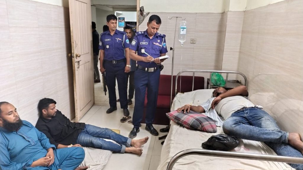 দেবীদ্বারে সাংবাদিক নেসারসহ ৮ সাংবাদিকের উপর সন্ত্রাসী হামলা