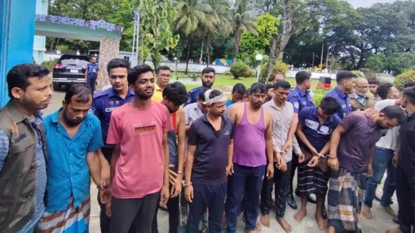 কুমিল্লায় ডাকাত দলের সর্দারসহ ১৪ সদস্য গ্রেফতার