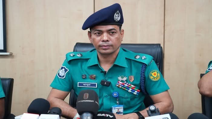 পুলিশ উভয়সঙ্কট: নতুন বাংলাদেশে আইনশৃঙ্খলা রক্ষায় ঠাট্টা-তামাশায় পরিণত হয়েছে দায়িত্ব