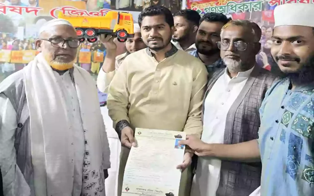 মুরাদনগরে গণ অধিকারের মনোনয়ন পেলেন সাবেক ইউপি সদস্য মনিরুজ্জামান 1 মুরাদনগরে গণ অধিকারের মনোনয়ন পেলেন সাবেক ইউপি সদস্য মনিরুজ্জামান