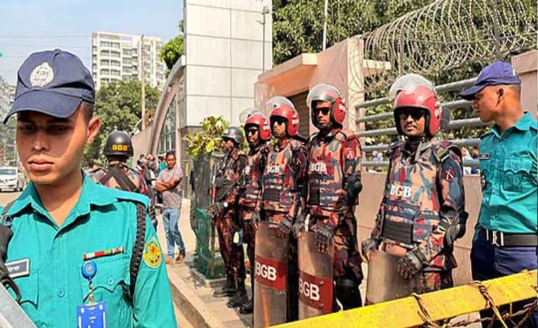 এভারকেয়ারে বিজিবি মোতায়েনে তীব্র জল্পনা, খালেদা জিয়াকে ঘিরে 'বিজয় দিবস নস্যাৎ পরিকল্পনা' কি চলছে? 1 Layer 61111 11