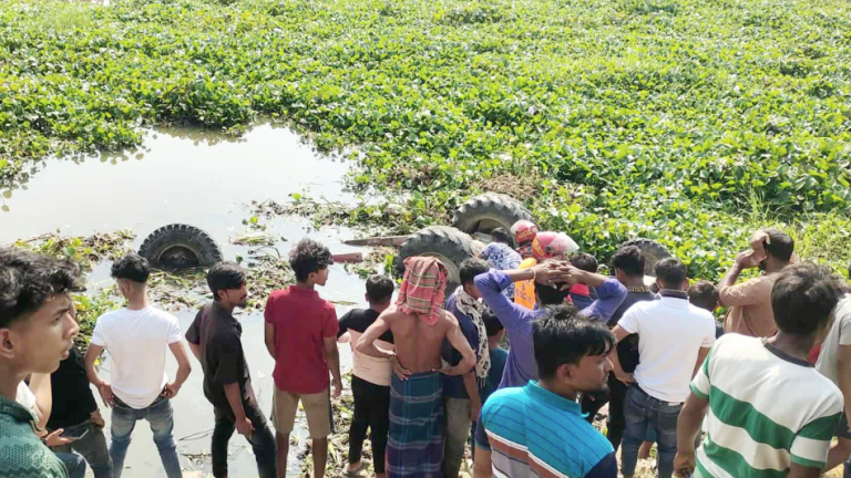 কুমিল্লার তিতাসে ট্রলি উলটে নদীতে পড়ে একই পরিবারের ৩ নারী নিহত 1 Screenshot 2025 12 04 145545 20251204 145449484
