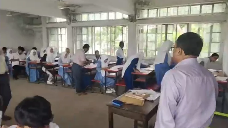 কুমিল্লায় এসএসসি কেন্দ্রে ঢুকে লাইভ, নিয়ম ভাঙায় তোপের মুখে এমপি সেলিম ভূঁইয়া