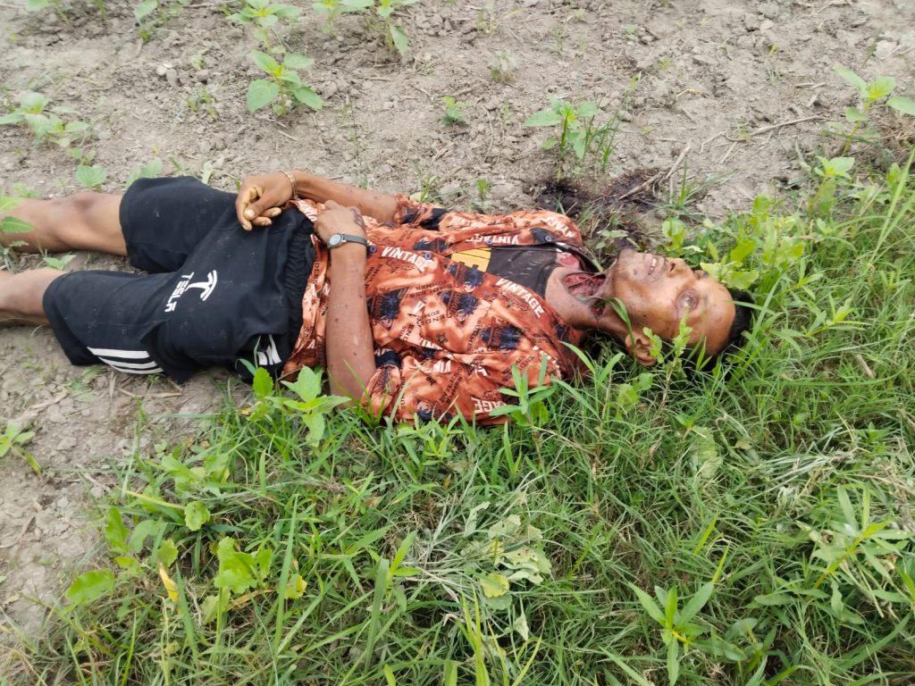 মুরাদনগরে বিভৎস হত্যাকাণ্ড: মাঠে পড়ে ছিল যুবকের গলাকাটা লাশ