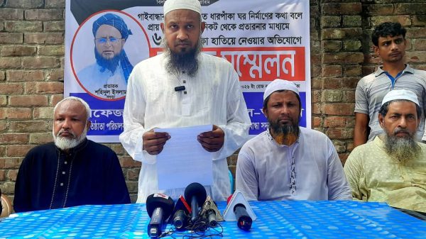 “পাকা ঘরের প্রলোভন, সর্বস্ব হারাল শতাধিক পরিবার—পলাশবাড়ীতে তোলপাড়”