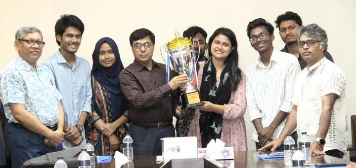 স্ট্যামফোর্ডকে হারিয়ে ছায়া সংসদে চ্যাম্পিয়ন নজরুল বিশ্ববিদ্যালয়! 1 স্ট্যামফোর্ডকে হারিয়ে ছায়া সংসদে চ্যাম্পিয়ন নজরুল বিশ্ববিদ্যালয়!
