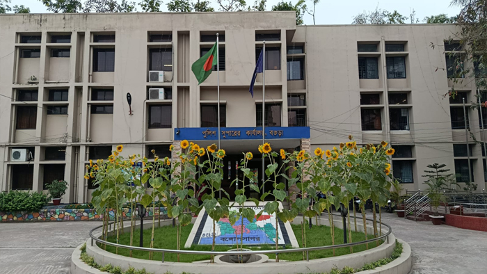 এসপির কার্যালয়ের ভেতরেই পকেটমারের দৌরাত্ম্য—পুলিশ কর্মকর্তার মানিব্যাগ উধাও