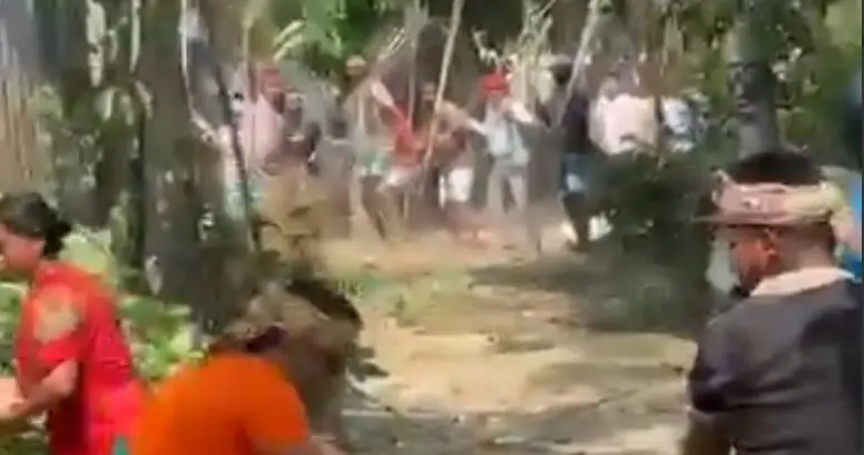 ফেসবুক পোস্ট ঘিরে কুমিল্লায় তাণ্ডব: দুই পক্ষের সংঘর্ষে আগুনে পুড়ল ঘরবাড়ি, আহত অন্তত ১০
