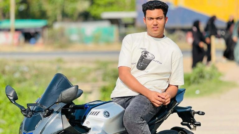 কুমিল্লায় কাভার্ড ভ্যানের চাপায় যুবক নিহত 1 kmll 6F9wxlM