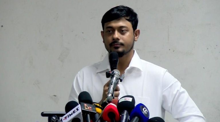 ডার্বি নাসিরকে কিল ঘষি লাথি মারা