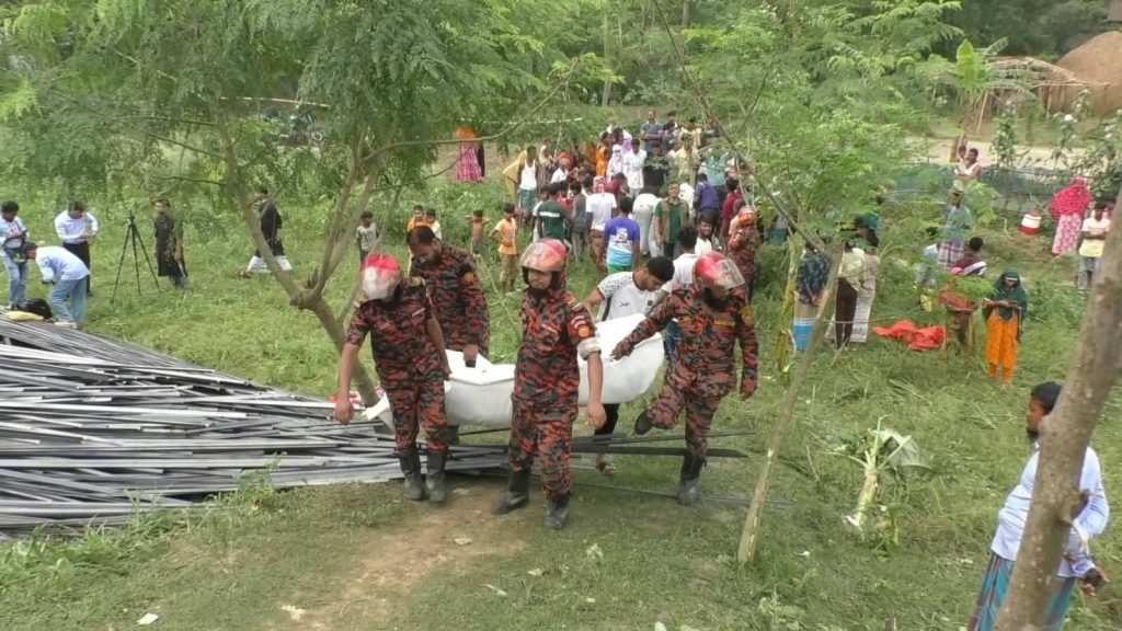 তাদের ঈদের আনন্দ আর হলো না, রডবোঝাই ট্রাকের নিচে ঝরে গেল ১৫ প্রাণ