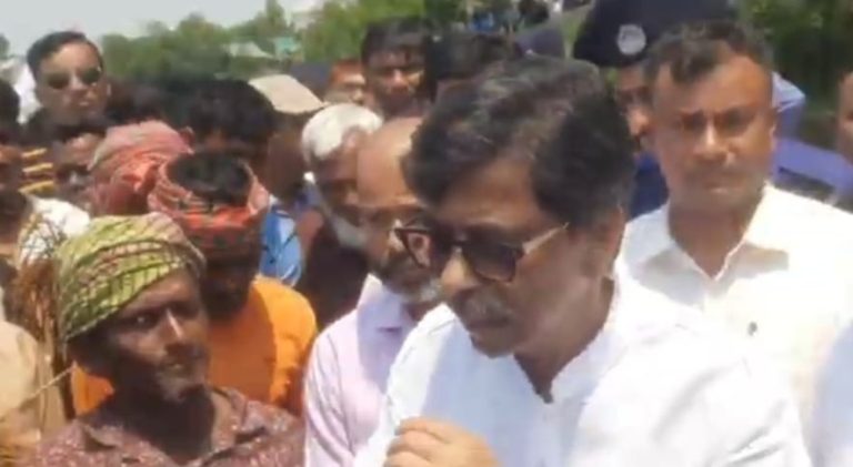হাওরে নেমে কৃষকদের পাশে কৃষিমন্ত্রী, ফসল হারানোর কষ্টের কথা বললেন হাজী ইয়াছিন 1 IMG 20260509 WA0007
