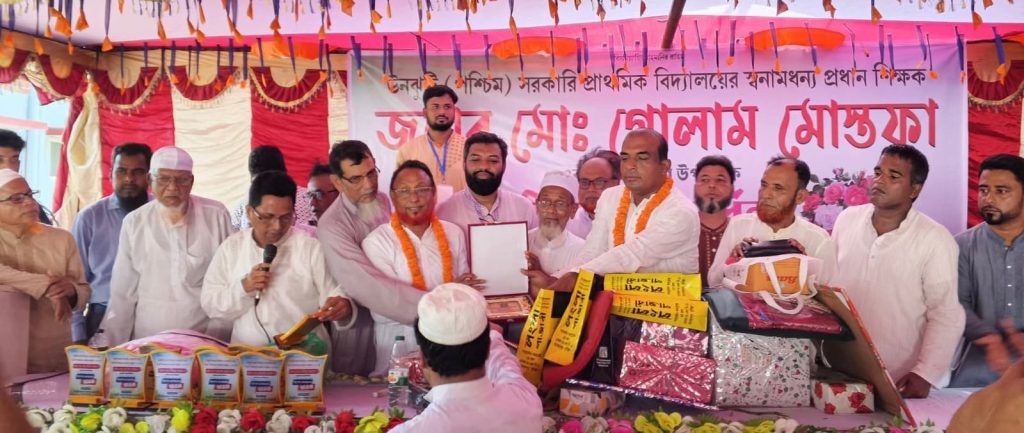 ফুলসজ্জিত গাড়িতে প্রিয় শিক্ষককে বাড়ি পৌঁছে দিলেন এলাকাবাসী