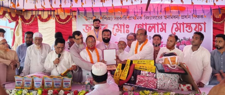ফুলসজ্জিত গাড়িতে প্রিয় শিক্ষককে বাড়ি পৌঁছে দিলেন এলাকাবাসী 1 IMG 20260520 WA0004