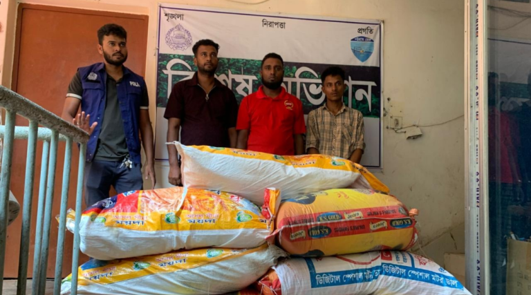 ডিবি পরিচয়ে জিরা লুট, ৫২০ কেজি মালামাল উদ্ধারসহ আটক ৩ 1 কেনো শূকরের মাংস হারাম 20260509 172616 0000