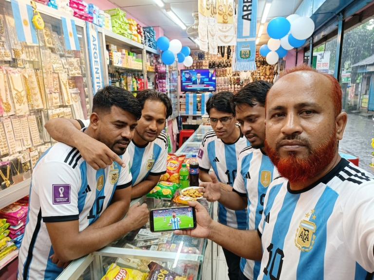 আর কিছুক্ষণ পরই মাঠে গড়াবে বিশ্বকাপের লড়াই, যেভাবে মোবাইলে দেখবেন লাইভ ম্যাচ 1 বিশ্বকাপ ফুটবল লাইভ